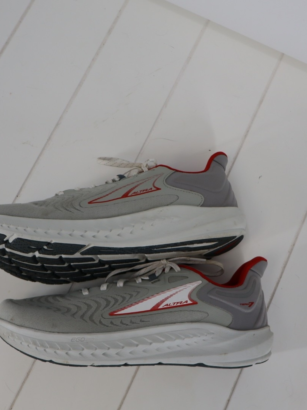 Altra Torin 7 Running Shoes Men’s 10.5 Gray Red Zero Drop Road Running - Picture 2 of 12